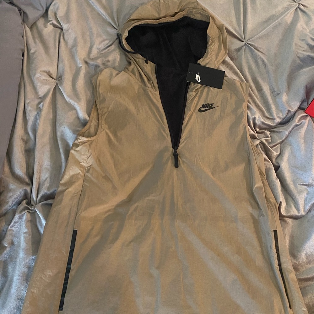 Nike sleeveless windbreaker